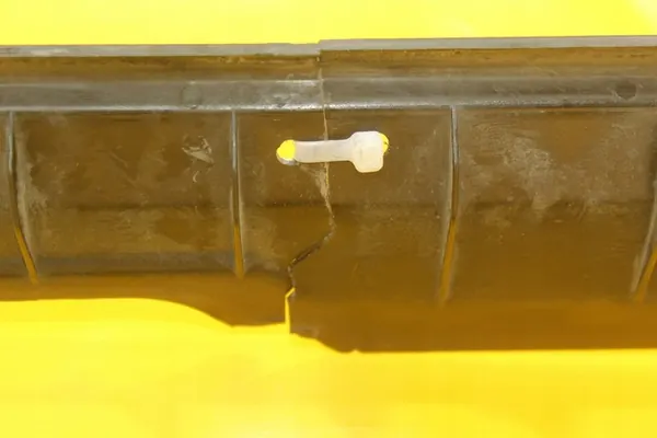 Vorderer Kunststoffverstärkung VW Transporter T4 image 6