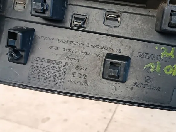 RENAULT CLIO IV Left Rear Door Trim 828772096R image 7