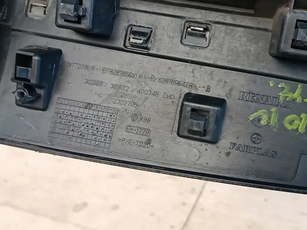 RENAULT CLIO IV Left Rear Door Trim 828772096R image 8