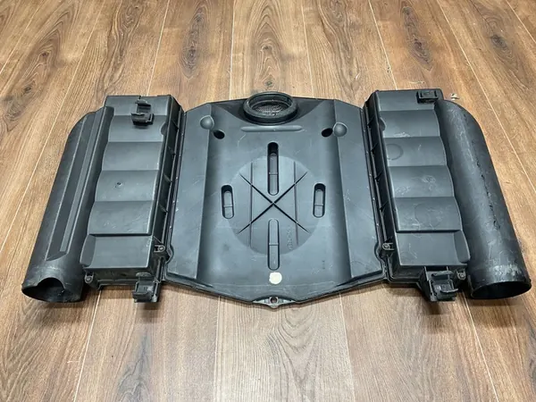 Mercedes W203 W220 W215 Ilmansuodattimen Kotelo A1120900601 image 6