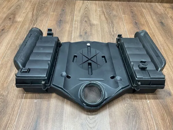 Mercedes W203 W220 W215 Ilmansuodattimen Kotelo A1120900601 image 7