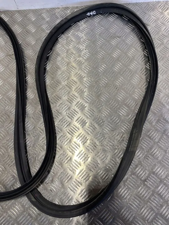 Junta de maletero Kia Sorento OEM FOB26229 - Usado image 3