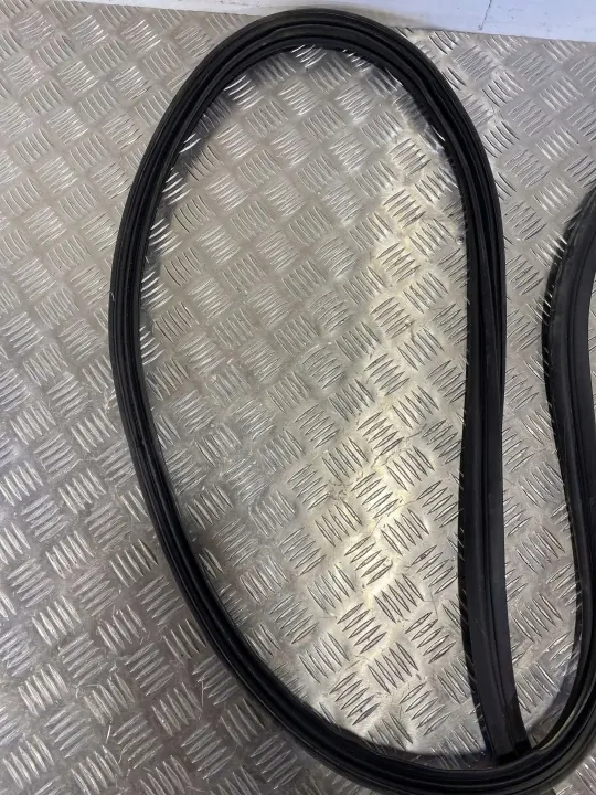 Junta de maletero Kia Sorento OEM FOB26229 - Usado image 4