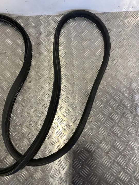 Junta de maletero Kia Sorento OEM FOB26229 - Usado image 5