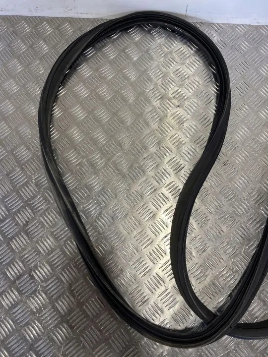 Junta de maletero Kia Sorento OEM FOB26229 - Usado image 6