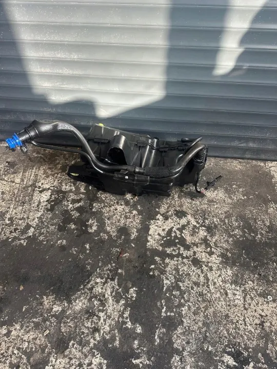 MGICSCR01 AdBlue-Tank mit Pumpe - Gebraucht image 3