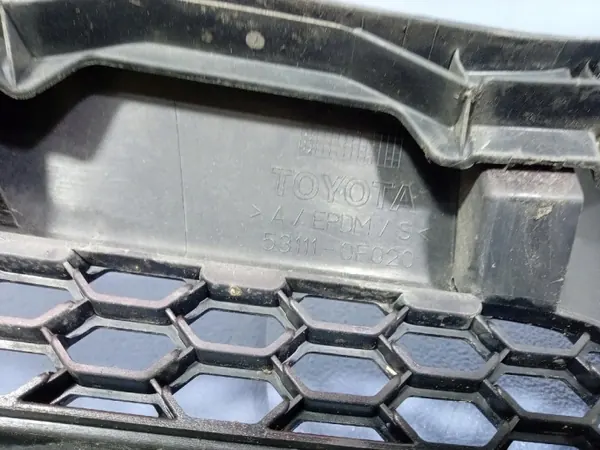 Toyota OE Kühlergrill 53111-0F010 Gebraucht image 5