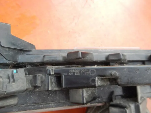 Luz DRL esquerda OEM 266051034R para Renault Clio IV image 10