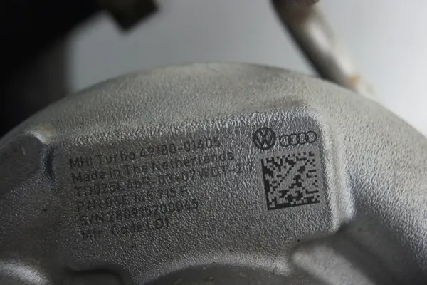 Volkswagen OE 04E145715F Turbo image 4