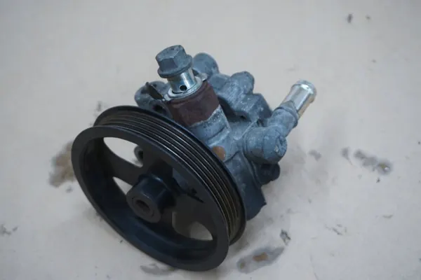 Servopumpe RAV4 II 2.0 D4D OEM Gebraucht image 3