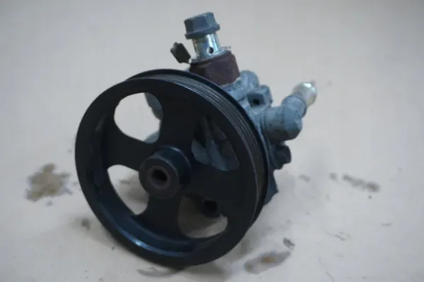 Servopumpe RAV4 II 2.0 D4D OEM Gebraucht image 4
