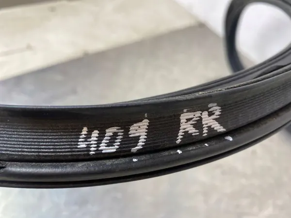 Junta de portón Honda CR-V OEM FOB52412 - Usado image 3