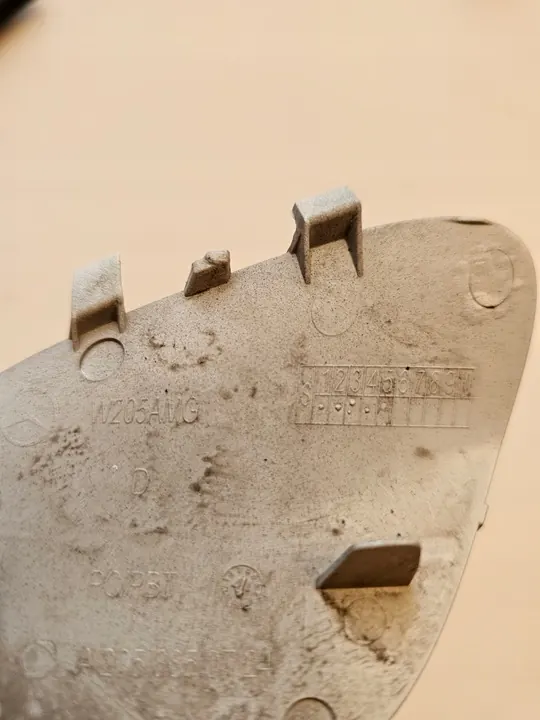 Cache de crochet de pare-chocs avant Mercedes C-Class W205 AMG 15-18 A2058850724 image 3