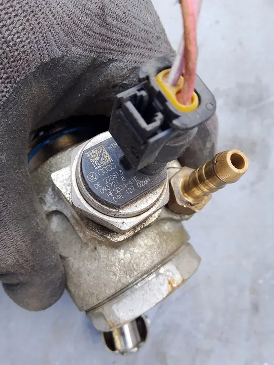 Bränslepump VW Seat Skoda 1.4 TSI 04E127026E image 3