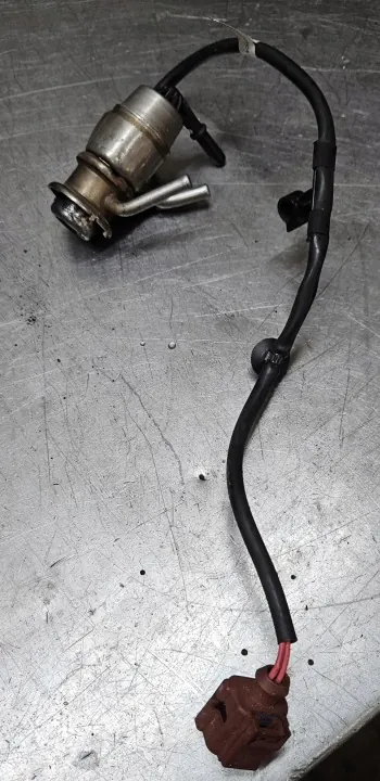 Inyector AdBlue OEM 04L131113P para Volkswagen image 2