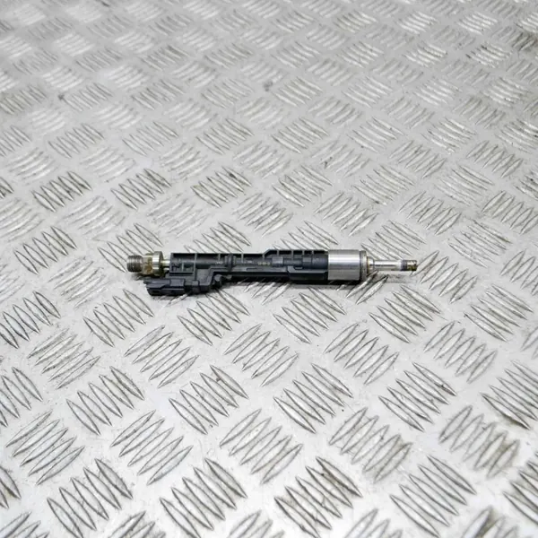 Iniettore BMW 5 (F10) 4.4L 330kW 2015 OEM 0261500186 image 4