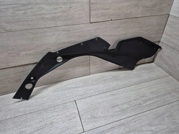 Ferrari 458 Italia höger motorhuveskydd OEM 82277300 image 2