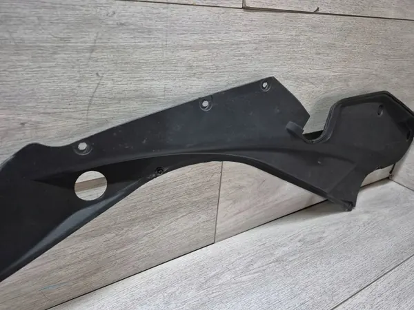 Ferrari 458 Italia höger motorhuveskydd OEM 82277300 image 3