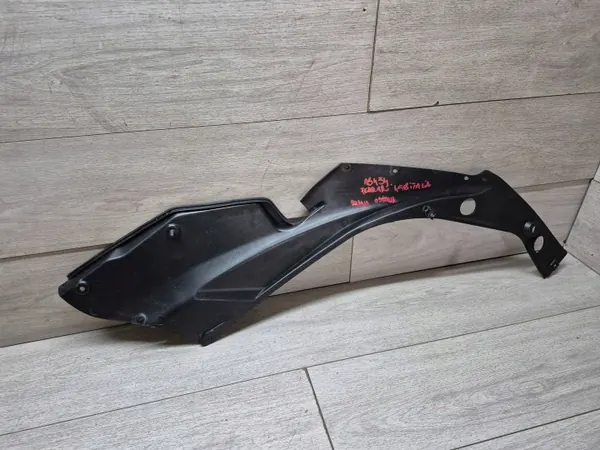 Ferrari 458 Italia höger motorhuveskydd OEM 82277300 image 6