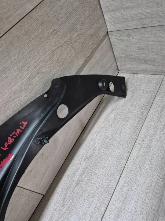 Ferrari 458 Italia höger motorhuveskydd OEM 82277300 image 8