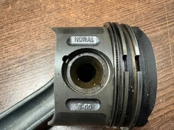 Pistón Mercedes CLA OEM N429Y01C - Usado image 5