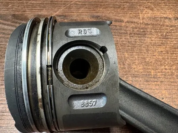 Pistón Mercedes CLA OEM N429Y01C - Usado image 6