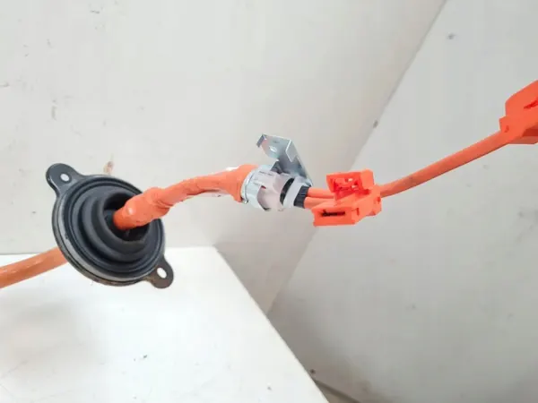 Câble de charge Toyota OEM 821H102030B pour voiture électrique image 4