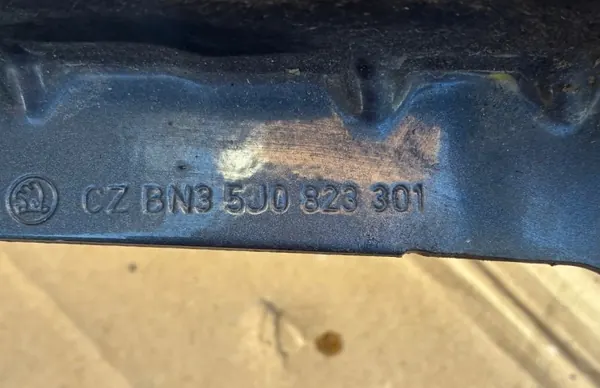 OEM 5J0823301/5J0823302 Charnière Capot Skoda Fabia II image 3
