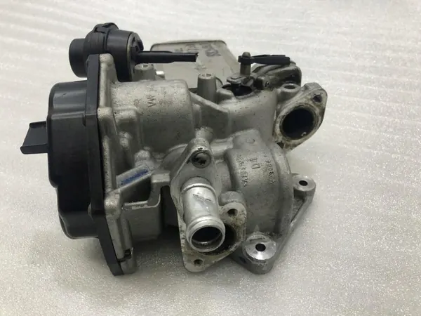 EGR-jäähdytin Audi Q5 2.0 TDI image 8