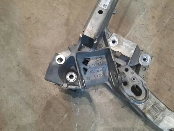 BMW OE 6796692 Viga Suspensión Delantera - Usado image 3
