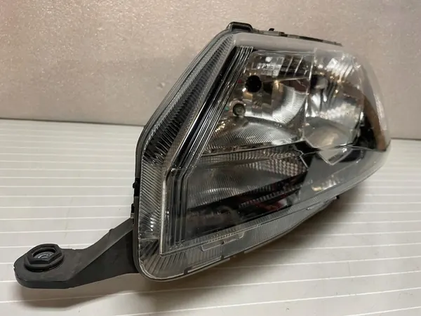 Farol esquerdo Skoda Rapid image 3