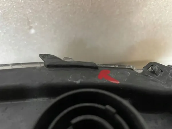 Farol esquerdo Skoda Rapid image 9