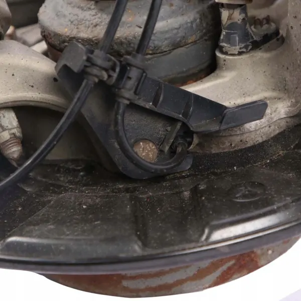 Mercedes W212 Taka-Oikea Pyörännavetta OEM A2123500241 image 4
