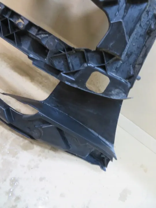 Guia de Para-choque VW Crafter Frontal Direito OEM 7C0807724A image 2