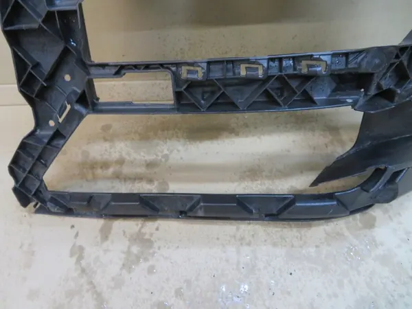 Guia de Para-choque VW Crafter Frontal Direito OEM 7C0807724A image 6