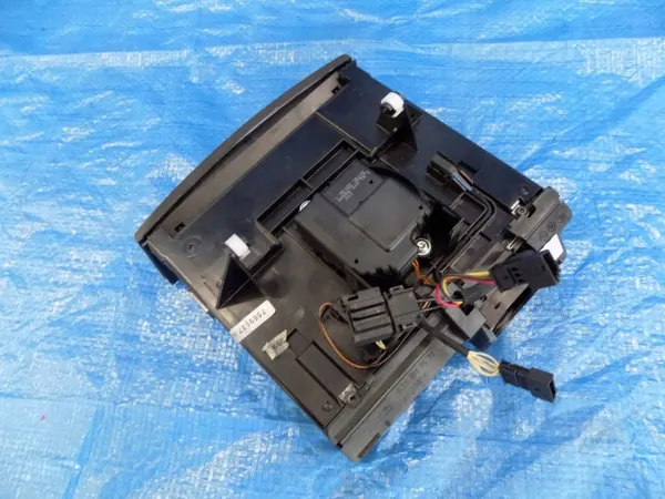 Gebruikt CD-wisselpaneel OEM ZMIENIARKA CD PANEL MERCEDES W211 image 3