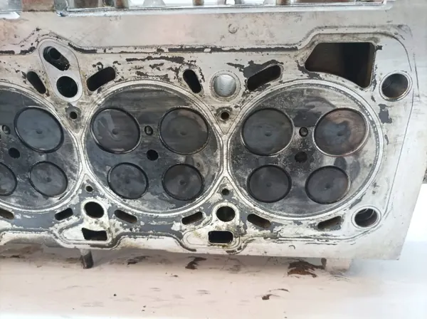 Sylinterikansi OEM 55565883 Opel Signum 1.9 CDTI image 10