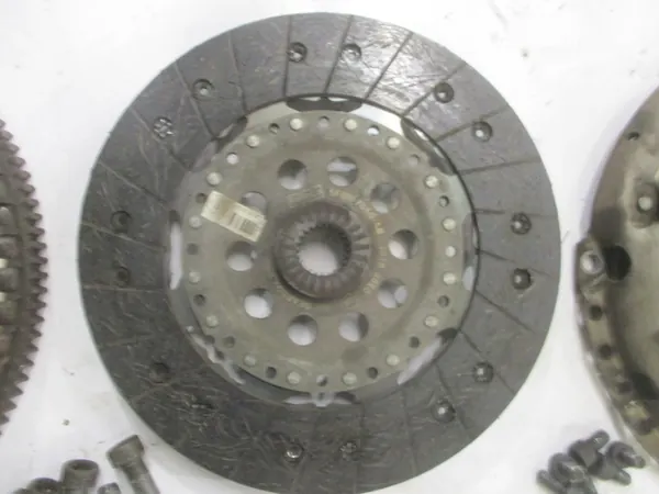 VOLVO V70 S80 XC70 XC60 V60 S60 2.0 D3 Embreagem Dupla Massa 31325140 image 4