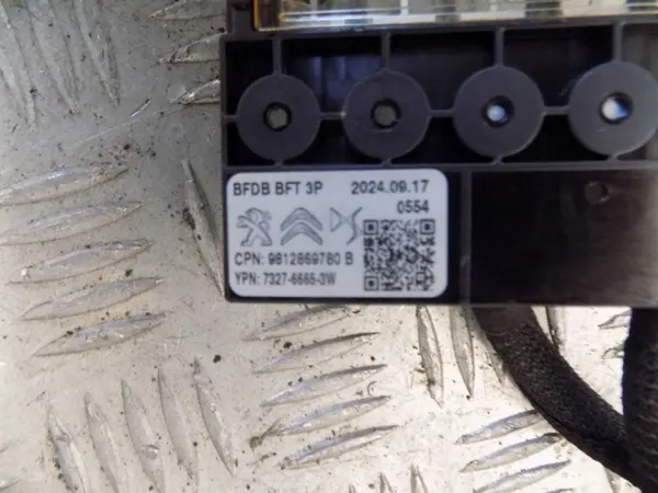 Alfa Romeo Sulake OEM 9812869780 - Käytetty Kunnossa image 3