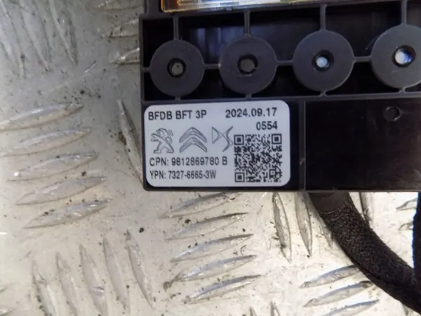 Alfa Romeo Sulake OEM 9812869780 - Käytetty Kunnossa image 4