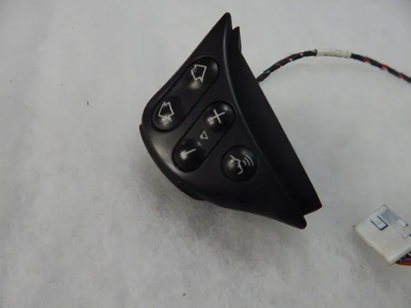 BMW E36/E38/E39 ennen kasvojenkohotusta vakionopeudensäädin-näppäimet image 4