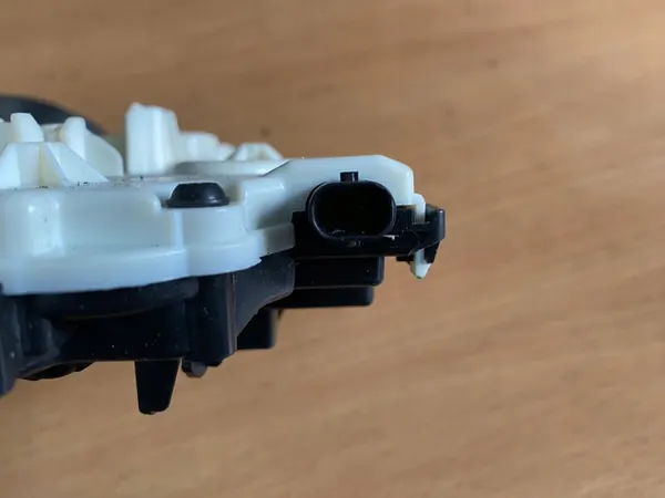 MERCEDES 447 VITO Sliding Door Lock OEM 4477301702 image 10