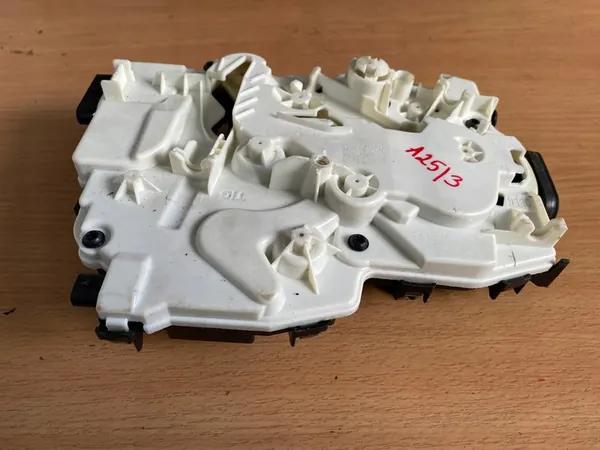 MERCEDES 447 VITO Sliding Door Lock OEM 4477301702 image 2