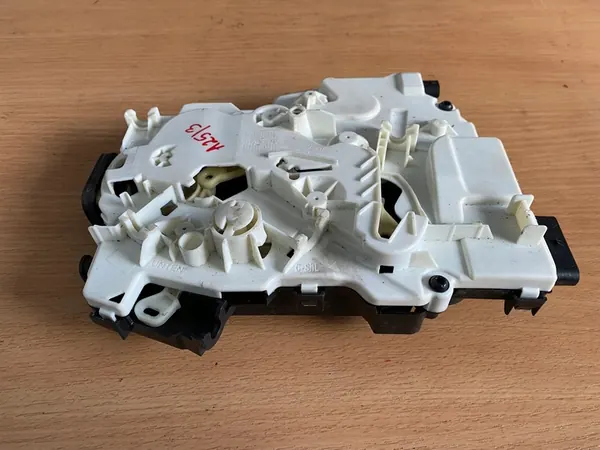 MERCEDES 447 VITO Sliding Door Lock OEM 4477301702 image 4