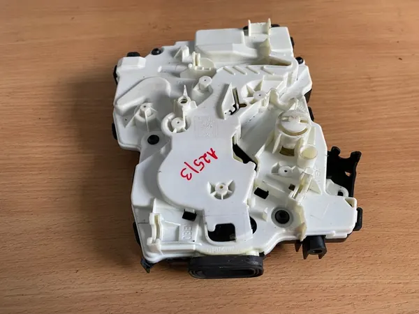 MERCEDES 447 VITO Sliding Door Lock OEM 4477301702 image 5