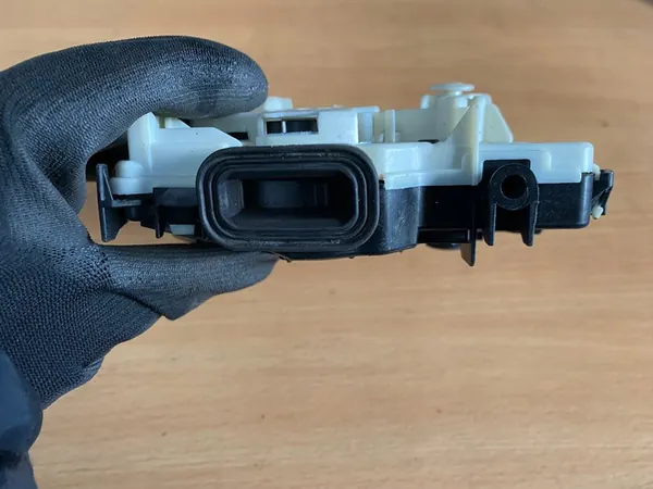 MERCEDES 447 VITO Sliding Door Lock OEM 4477301702 image 6