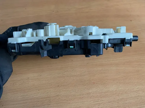 MERCEDES 447 VITO Sliding Door Lock OEM 4477301702 image 7