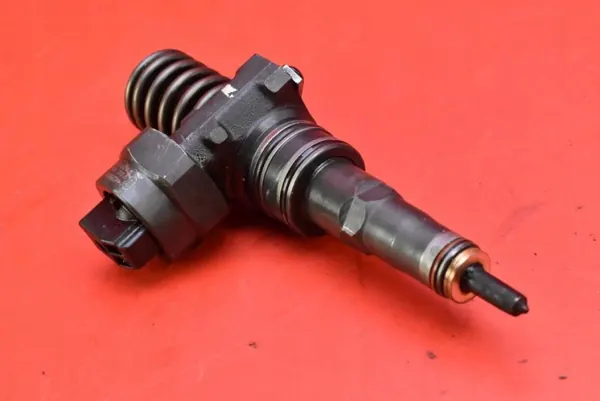 Ruiskutuspumppu OEM 038130073AA VW Passat B5 1.9 TDI:lle image 4