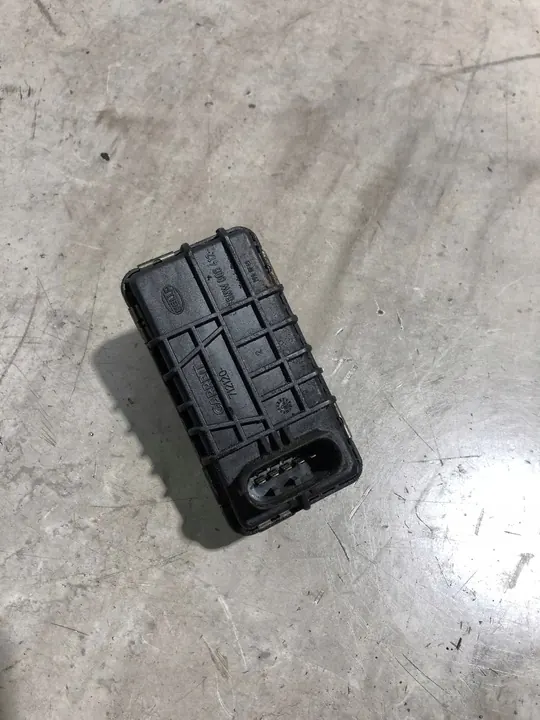 BMW OE 6NW008412 Contrôleur de turbocompresseur image 1