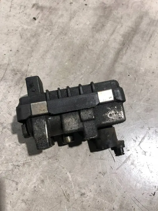 BMW OE 6NW008412 Contrôleur de turbocompresseur image 3